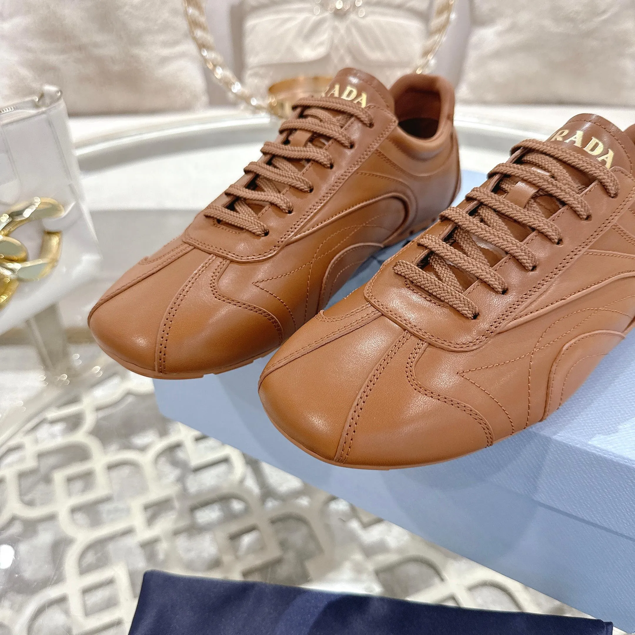 P600. PRADA for couples, casual shoes for couples, originally developed 1:1, made of imported cowhide, silk sheepskin lining, rubber outsole, comfortable and soft on the feet, size for women: 35 to 41. Male 38 to 45